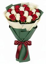 Букет Микс из красных и белых роз в Русаново
