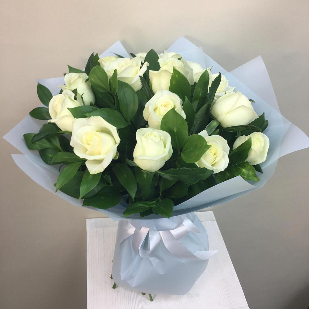 Букет 15 Белых роз Проуд в Русаново
