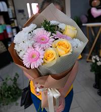 Букет цветов из:  Герберы, Розы и Хризантемы в Русаново