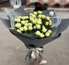 Букет Белые кустовые розы Солинеро в Русаново