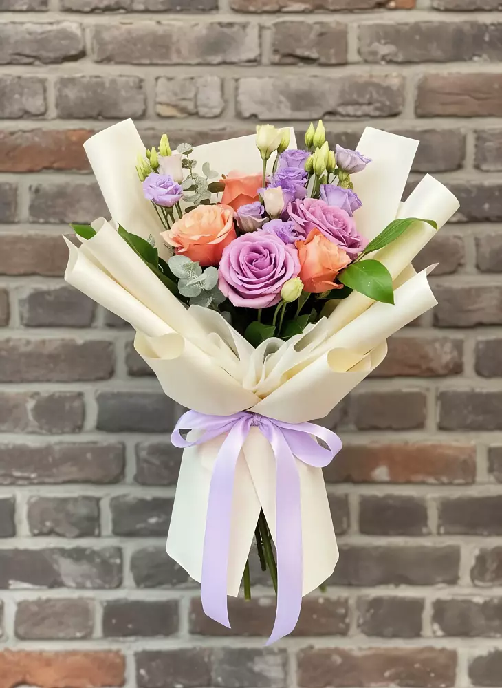 Букет цветов из: Лизиантусы и Розы в Русаново