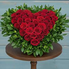 Цветочная композиция из Розы в виде сердца в Русаново