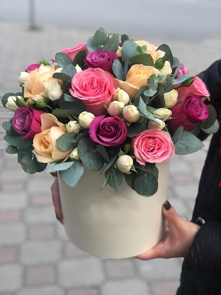 Цветочная композиция из Розы в шляпной коробке в Русаново