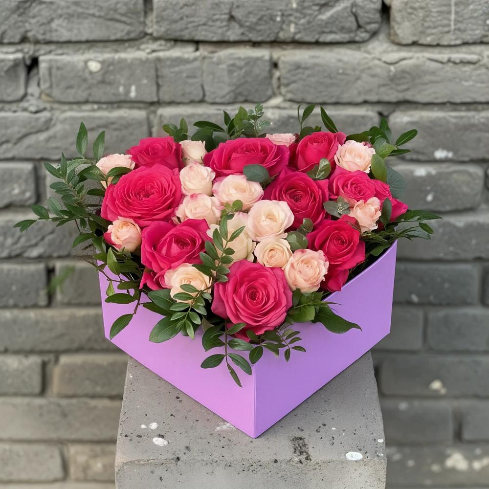 Цветочная композиция из Розы в коробке в Русаново