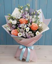 Букет цветов из:  Лизиантусы, Розы, Альстромерии и Гипсофила в Русаново