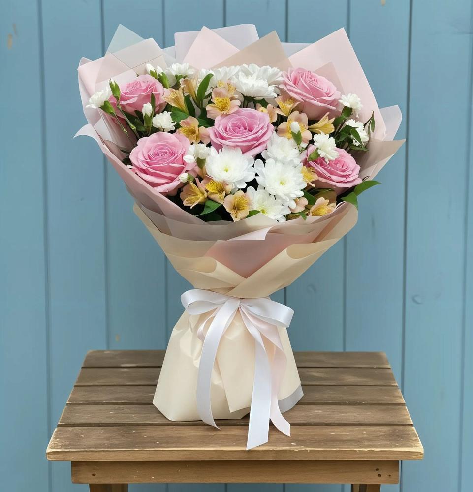 Букет цветов из: Гвоздики, Орхидеи и Розы в Русаново