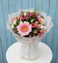 Букет цветов из:  Герберы, Альстромерии и Лизиантусы #REPLACE_PRED# Русаново