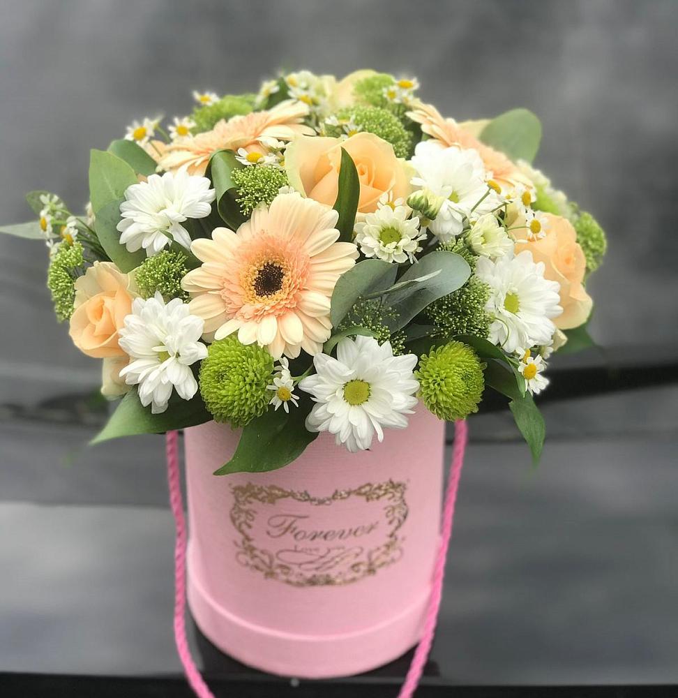 Цветочная композиция из Розы, Герберы и Хризантемы в шляпной коробке в Русаново