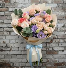 Букет цветов из:  Розы, Лизиантусы и Гвоздики в Русаново