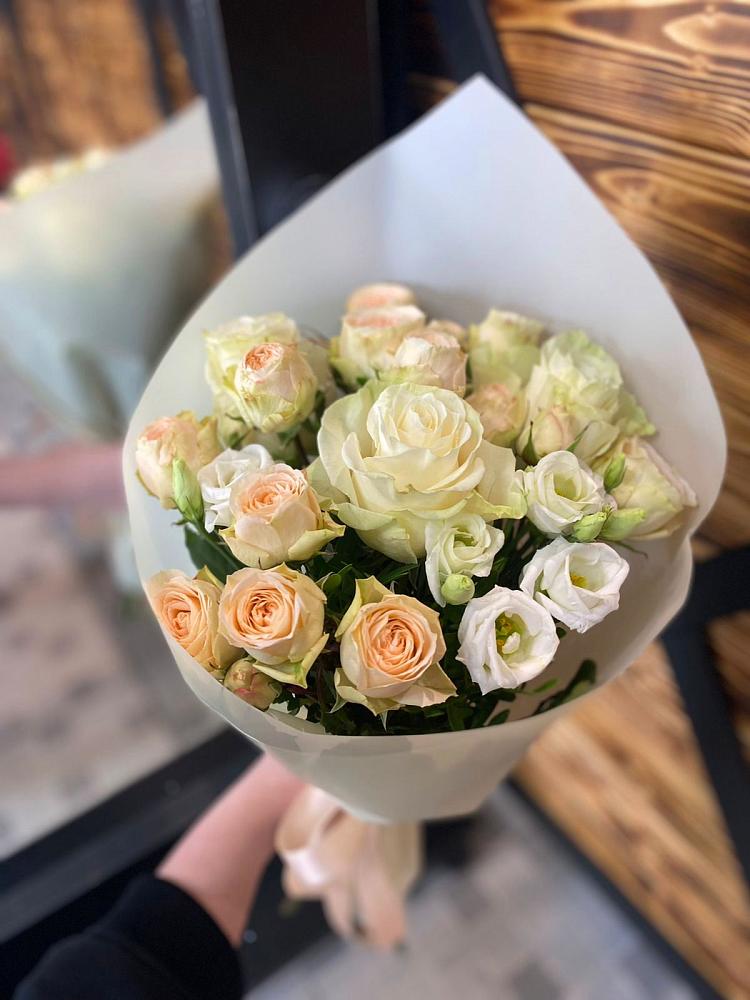 Букет цветов из: Розы и Лизиантусы в Русаново